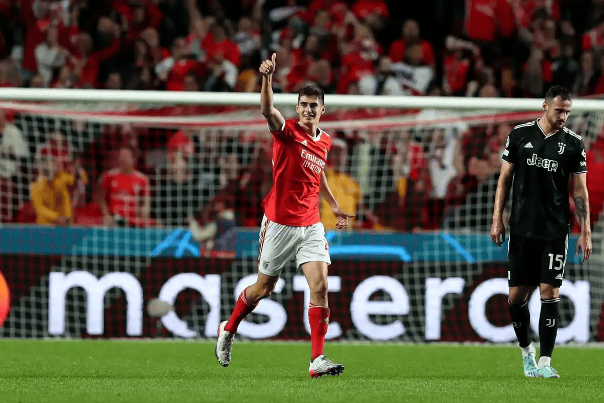 包含从本菲卡豪取连胜到阿斯顿维拉刷新队史纪录备战意甲，字母哥关键时刻出色防守的词条海星体育互动